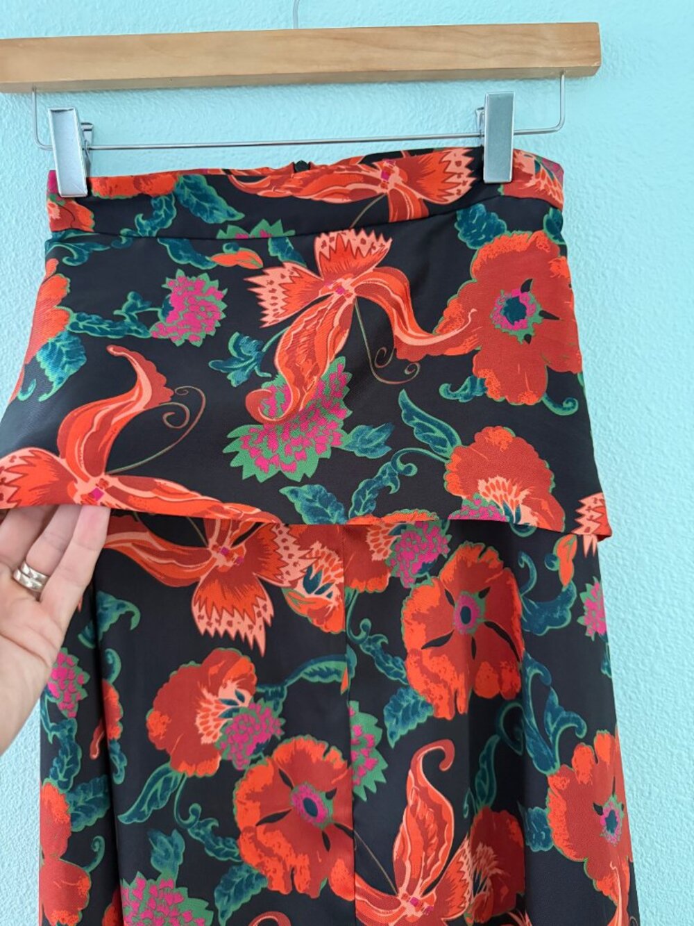 ZARA Floral Midi Skirt Asymmetric Hem Size XS - Picture 4 of 9